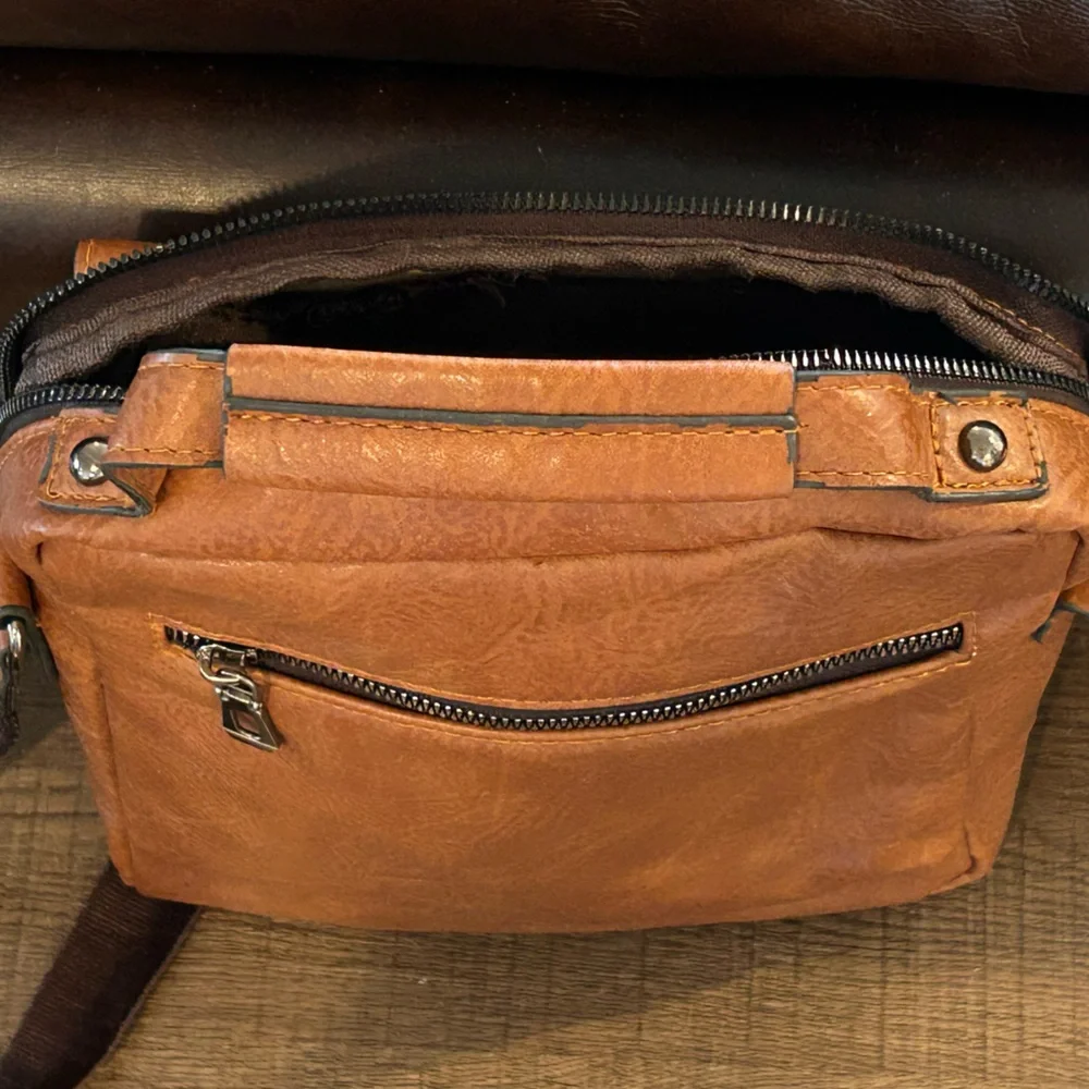 Weixier Vegan Leather Unisex Crossbody Shoulder Bag
